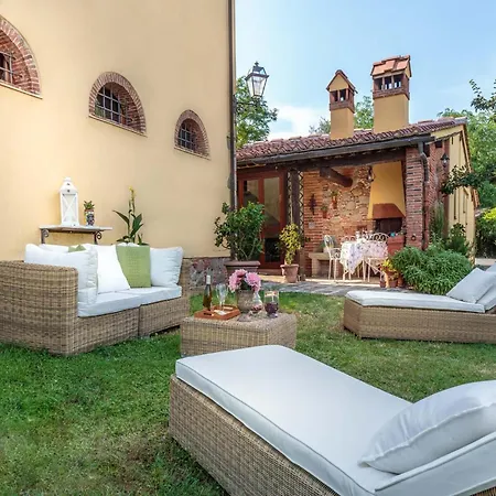 In Tuscany Near Lucca And Pistoia Vila
