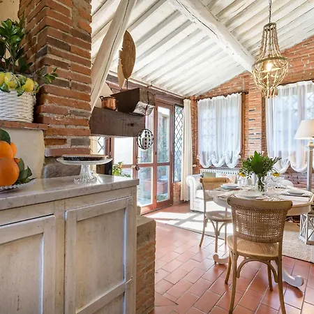Vila In Tuscany Near Lucca And Pistoia *
